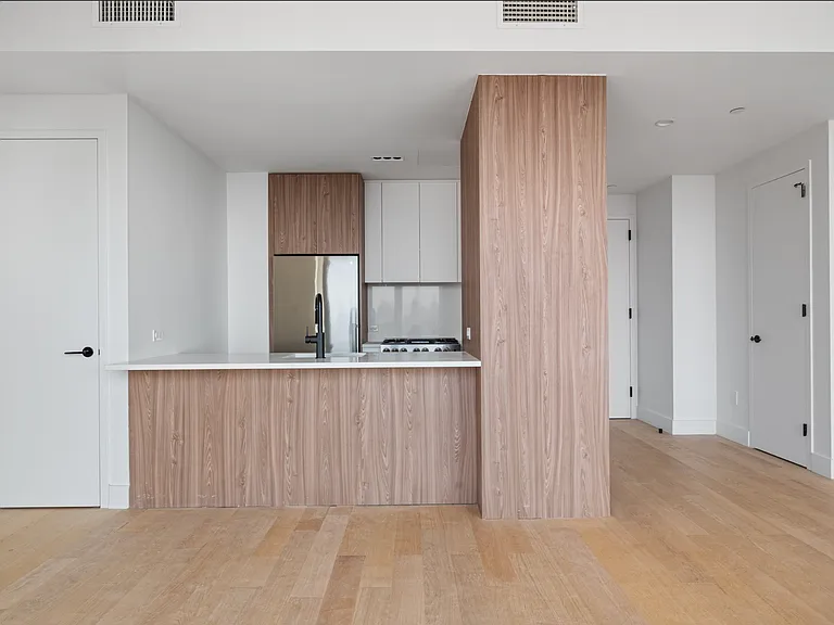 224 W 124th St #1700 — Photo 8
