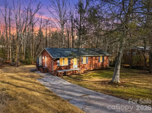 1437 Oak Hill Dr, Morganton, NC 28655