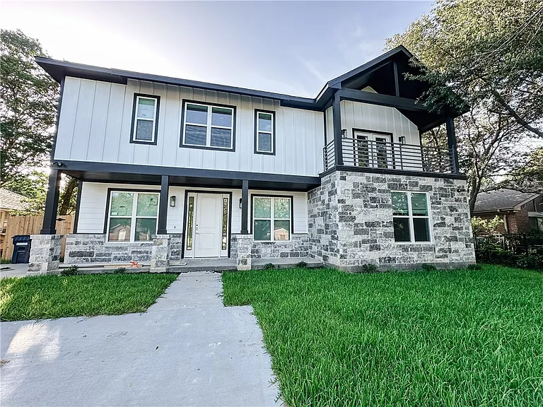 1307 Bayou Woods Dr — Photo 3