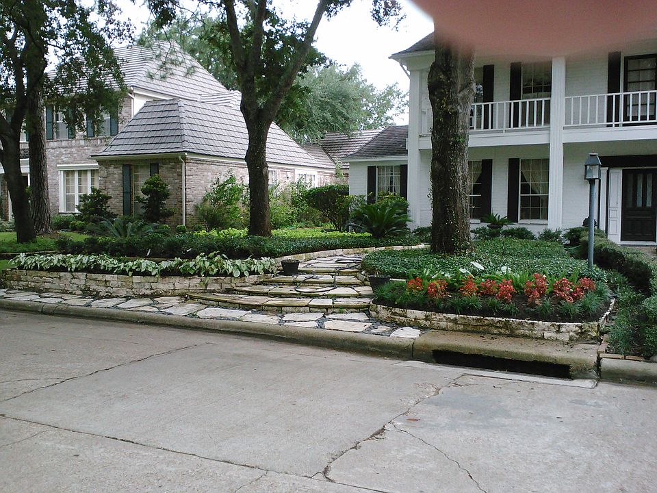 Garden in front