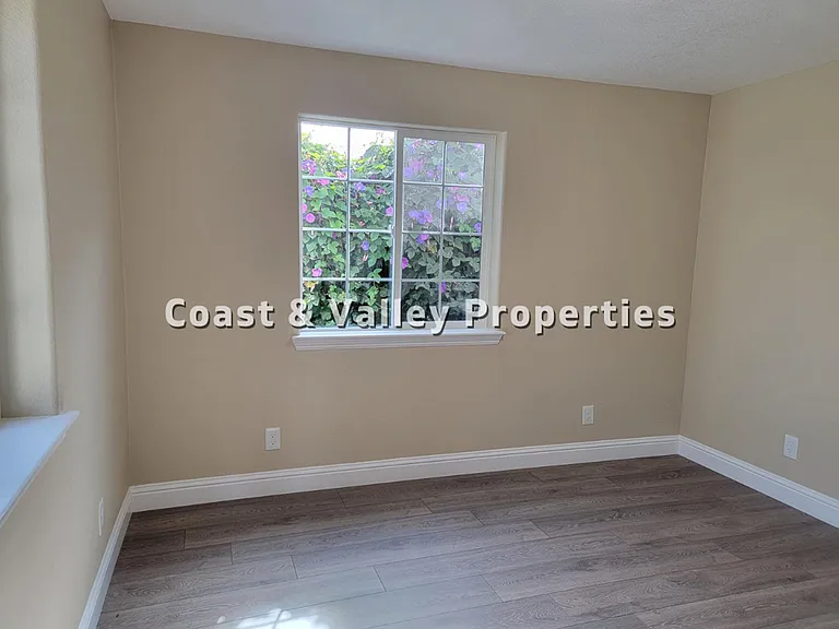 49 Villa St — Photo 4