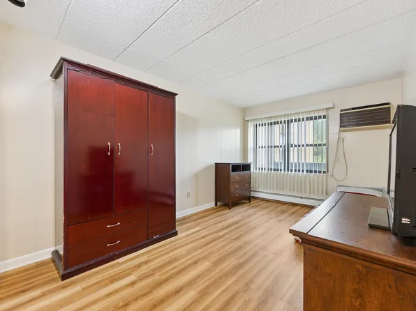 75-22 Parsons Boulevard image 10 of 21