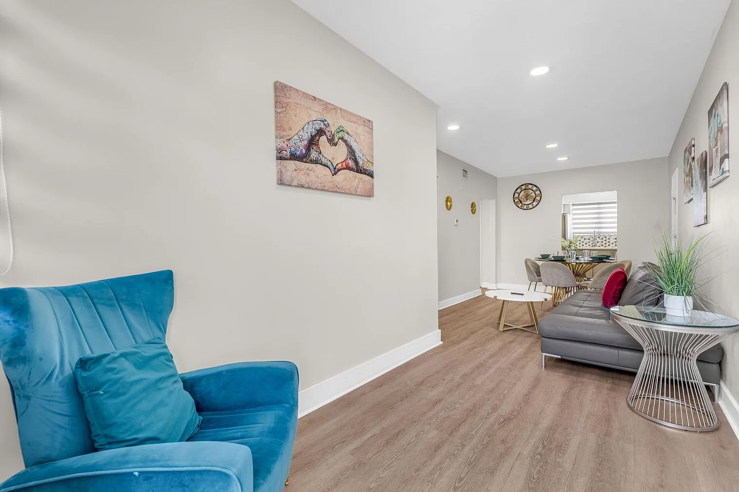 3 bed, 1.0 bath, 1097 sqft, $6,672 — Photo 3