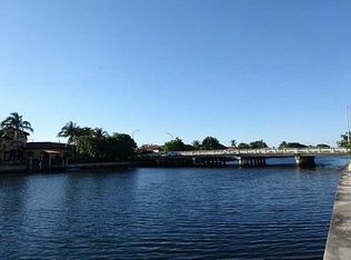 800 NW 3rd Ter, Hallandale, FL 33009