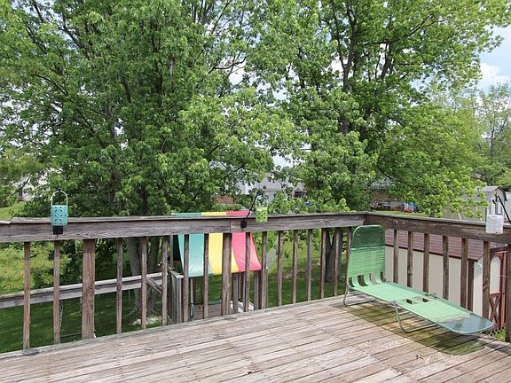 4th image of 22 Carriage Hill Dr