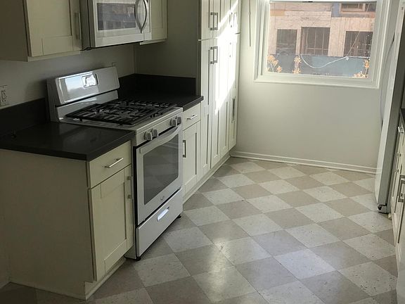 4th image of 1000 N Ogden Dr APT 3
