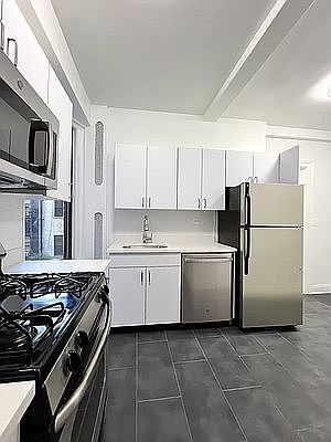 4th image of 25 W 68th St #4D