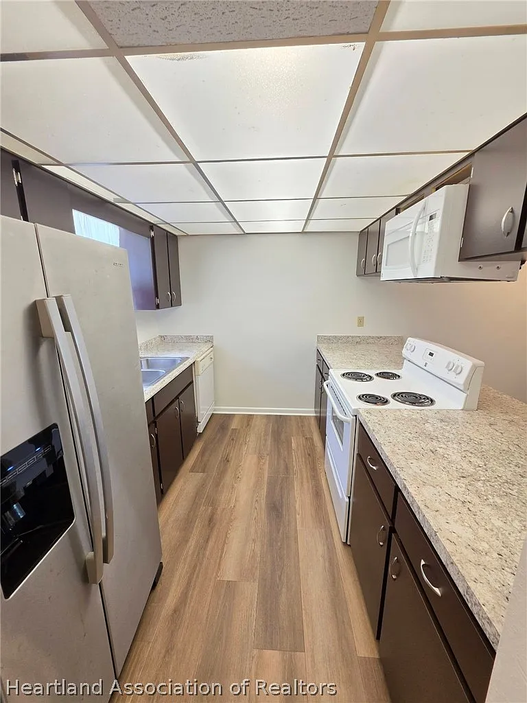 2 bed, 2.0 bath, 980 sqft, $1,350 — Photo 3