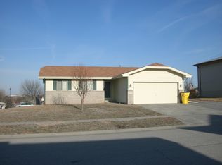 2642 NW 55th St, Lincoln, NE 68524