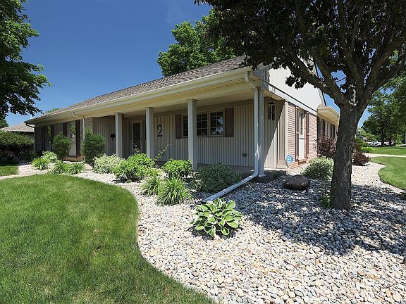 4th image of 2 Stone Ridge Dr