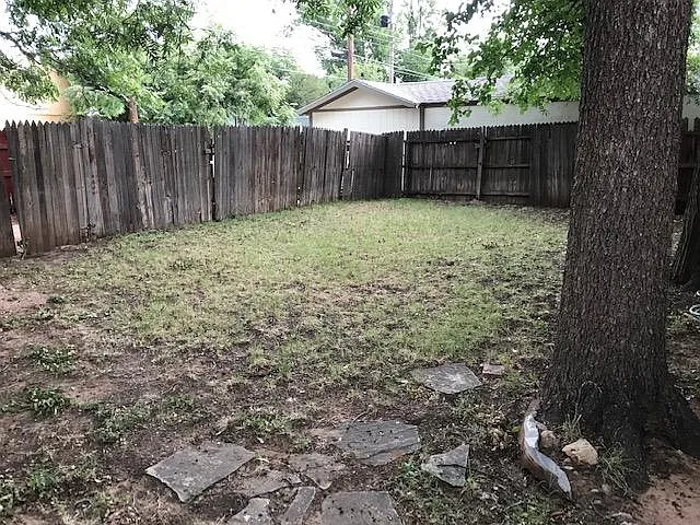 Large, tree covered backyard - 2418 30th St