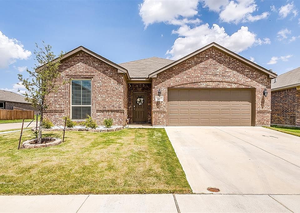 1st image of 216 Emerald Creek Dr