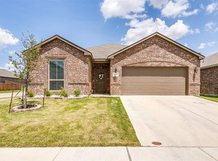 216 Emerald Creek Dr, Fort Worth, TX 76131