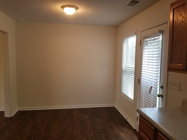 3 bed, 2.5 bath, 1520 sqft, $2,055 — Photo 4