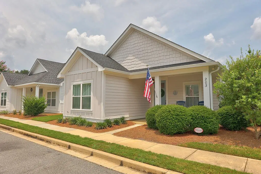 3 bed, 1233 sqft, $2,000 — Photo 1