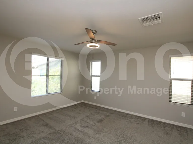 5742 W Raymond St — Photo 7
