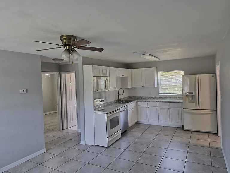 7303 Roberts Rd — Photo 28