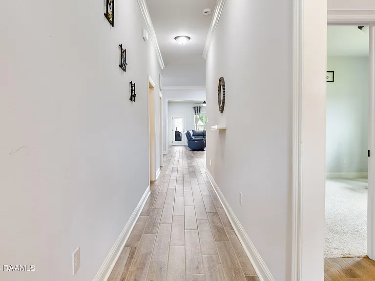 107 Interpreter St — Photo 21