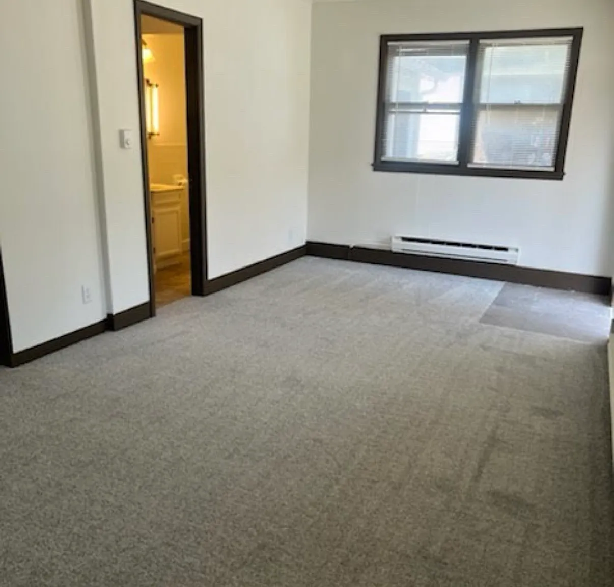 Studio, $1,000 — Photo 2