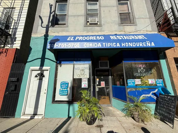 1309 Summit Avenue image 2 of 31