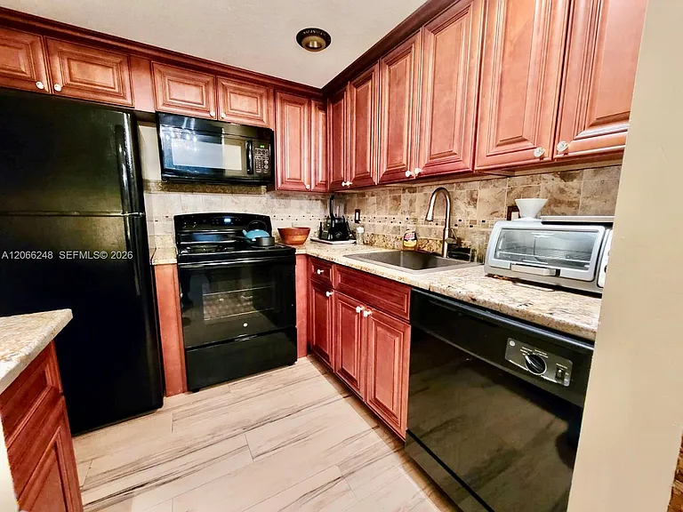 610 NW 13th St #11 — Photo 14