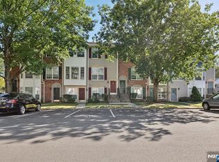 707 Pepperidge Rd, Mahwah, NJ 07430