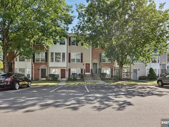 707 Pepperidge Rd, Mahwah, NJ 07430