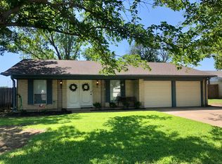5401 Scott Dr, North Richland Hills, TX 76180
