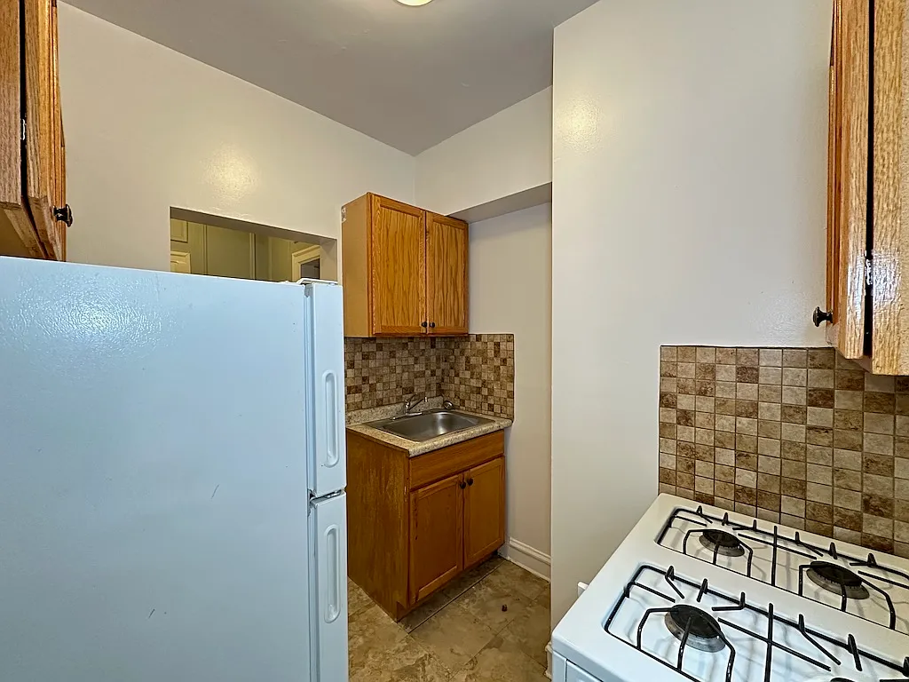 Attractive 2 Bed, 1 Bath at Estes + Glenwood (Rogers Park) — Photo 4