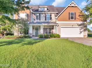 100 Hunterswood Ct, Jacksonville, NC 28546