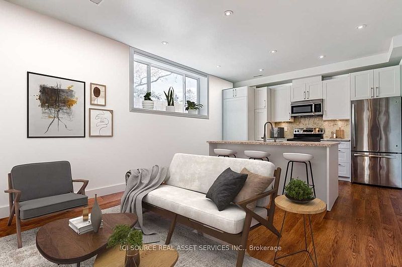 Toronto House for rent - 3 Bedrooms — photo 2