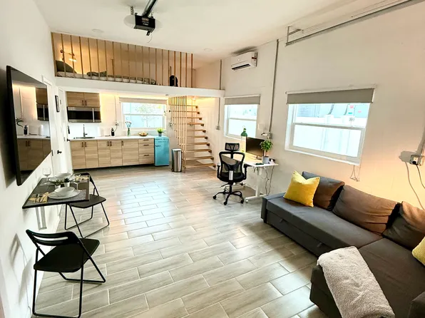 147 42nd Ave NE #3, Saint Petersburg, FL 33703