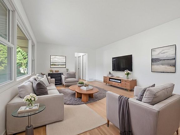 3rd image of 3606 Woodbine Ln