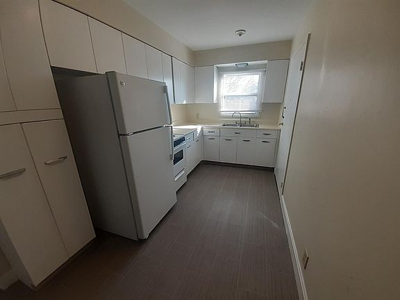 4th image of 221 Medway St APT 1B