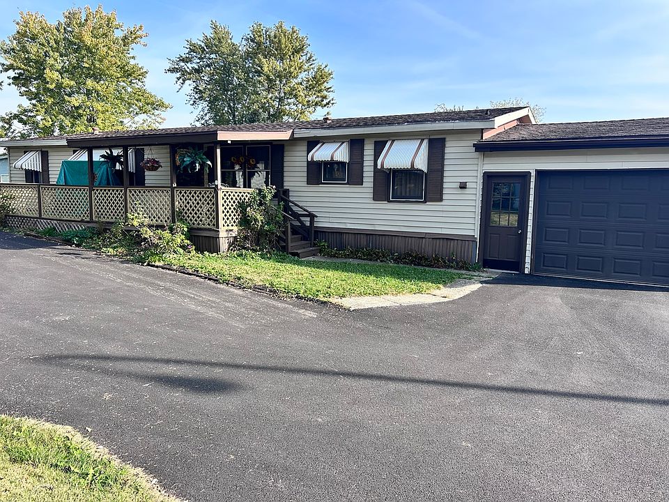 1st image of 144 Maple Ln