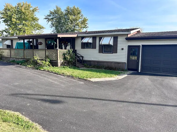 144 Maple Ln, Manteno, IL 60950