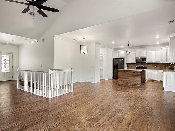 4th image of 4 Veryan Ln