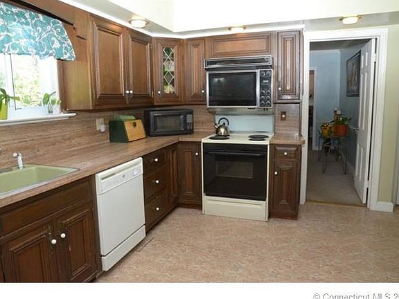 5th image of 224 Yale Ave