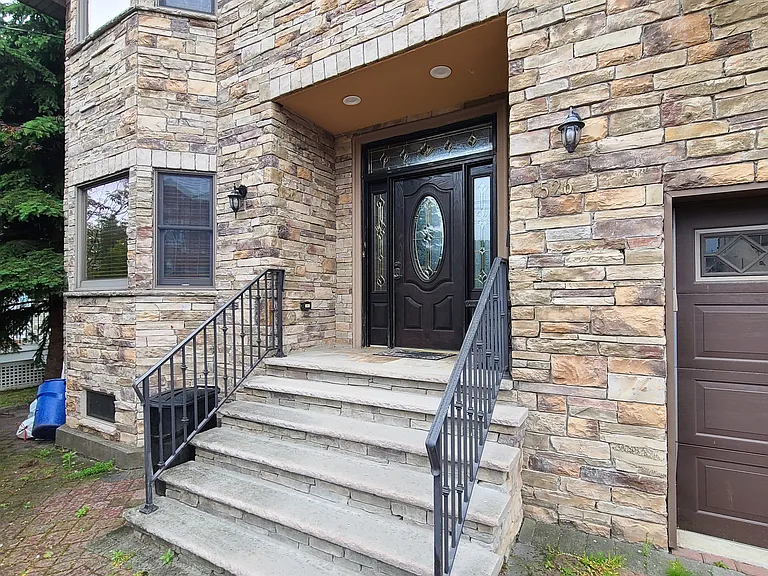 526 Moonachie Ave — Photo 2