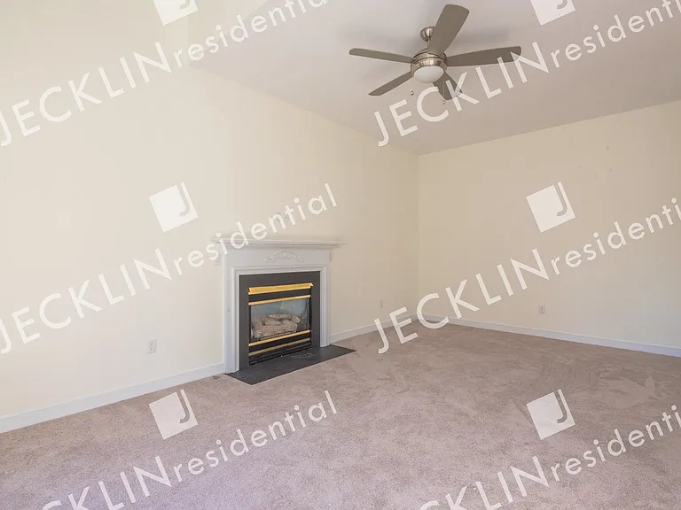 10653 Anna Marie Dr — Photo 18
