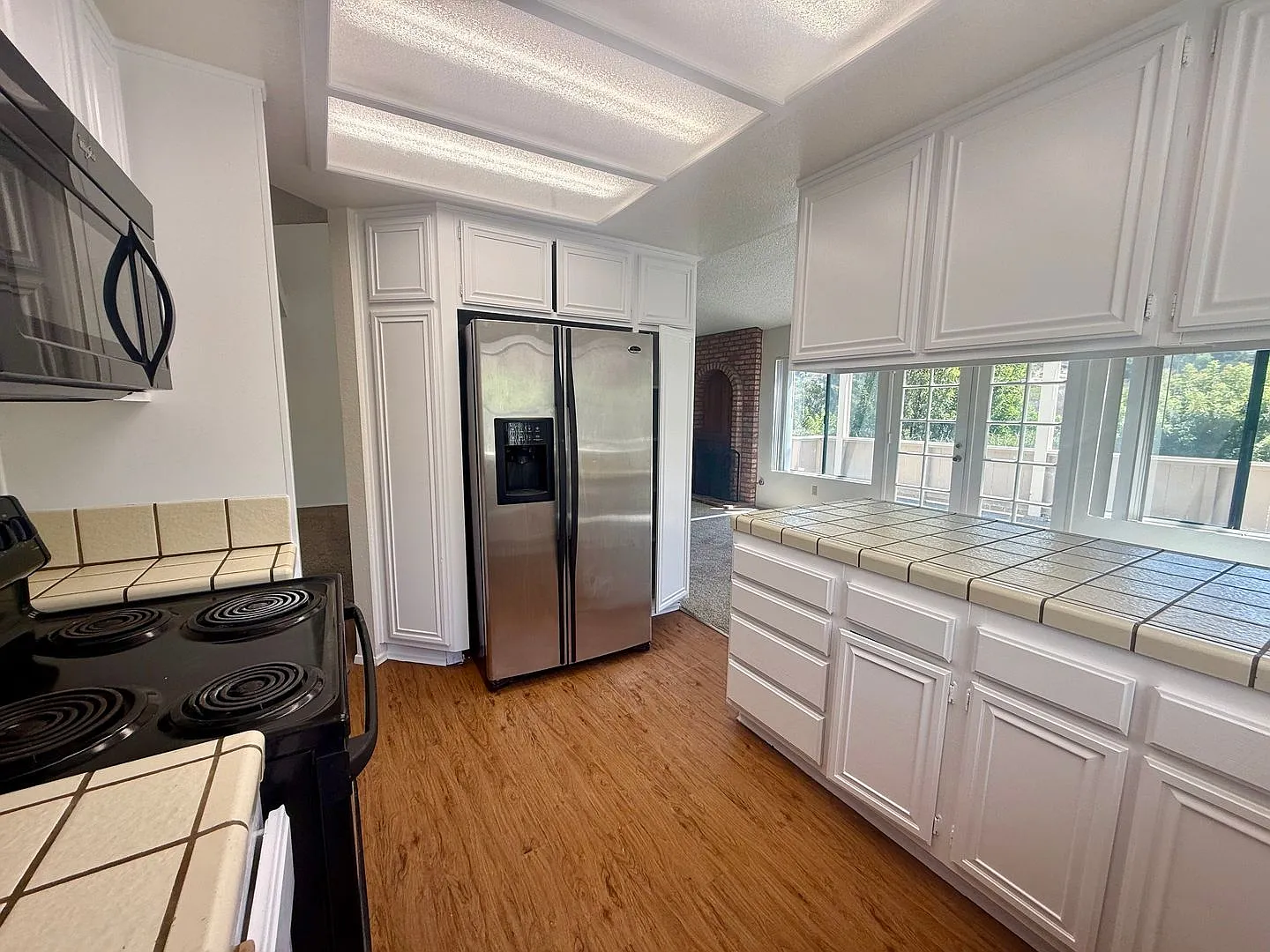 Lovely 3 bedroom 2 bath townhome In the Allied Gardens! — Photo 4