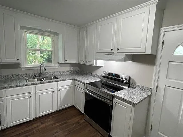 228 Lakeside Ave — Photo 5