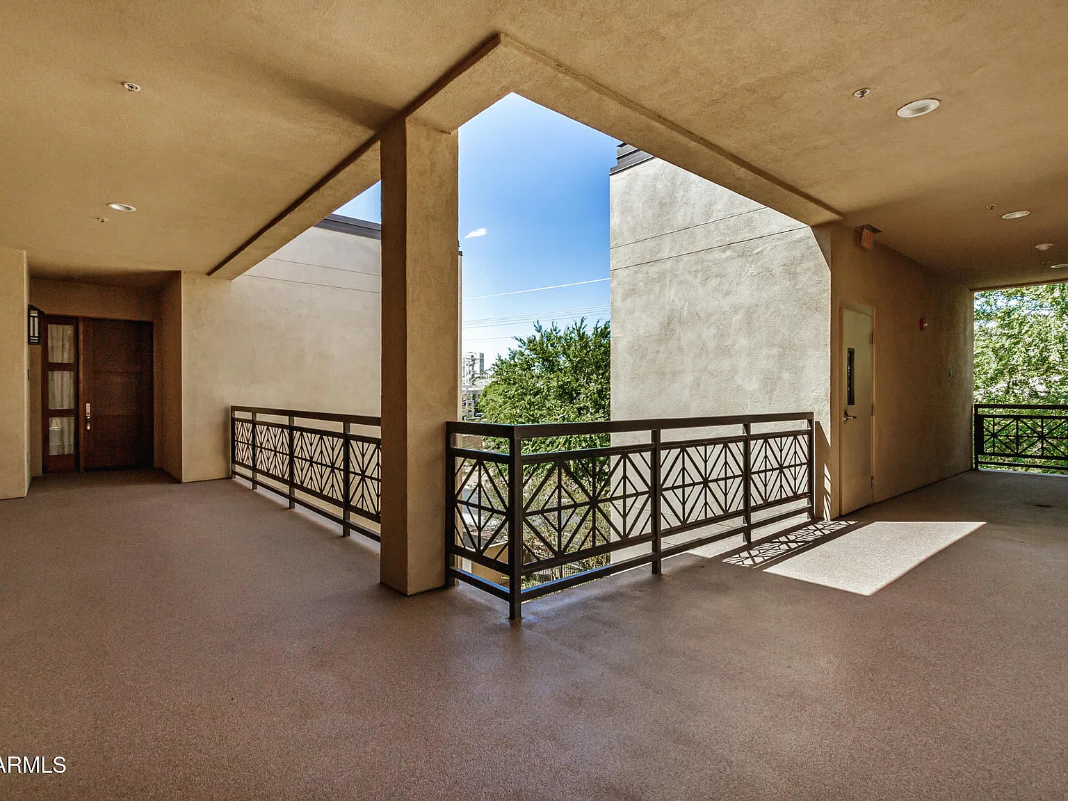 2 bed, 2.5 bath, 2446 sqft, $6,900 — Photo 3