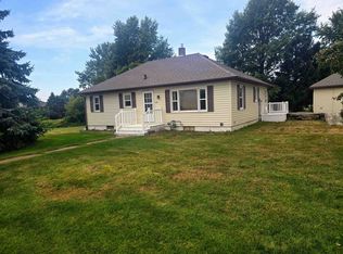 629 Lilac Ln, Peosta, IA 52068