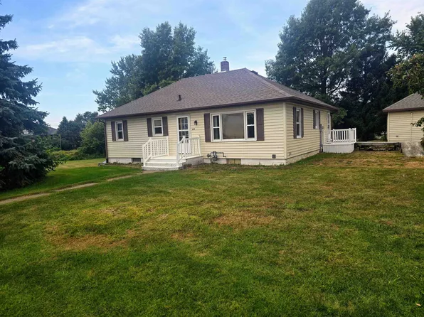 629 Lilac Ln, Peosta, IA 52068