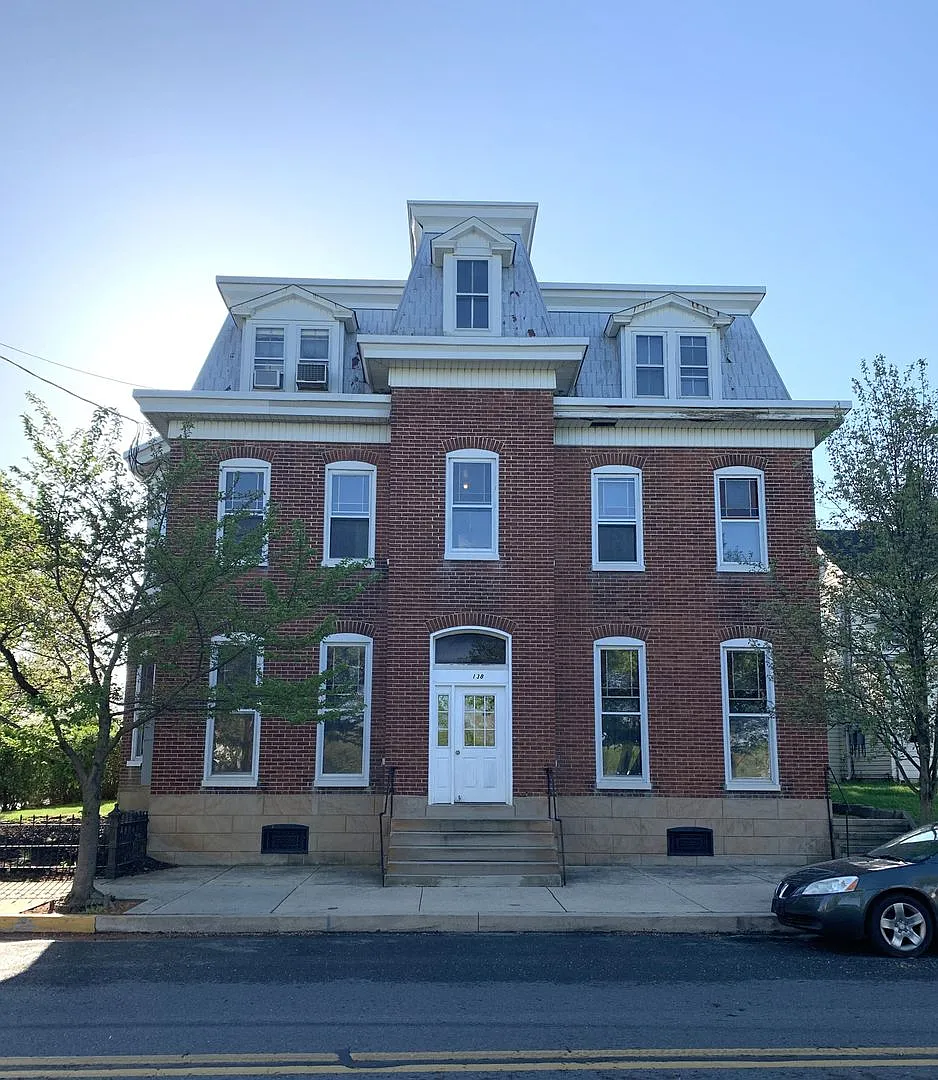 138 S Carlisle St — Photo 1