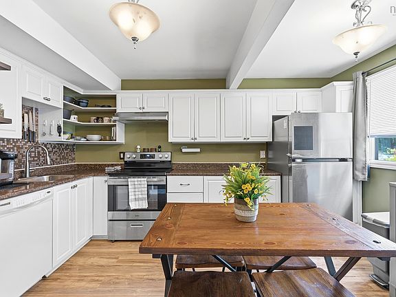 2nd image of 103 Bromley Rd