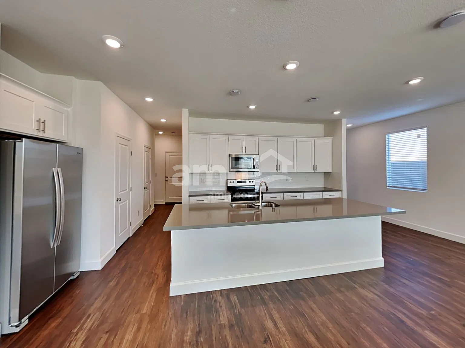 3 bed, 2.5 bath, 2041 sqft, $2,490 — Photo 4