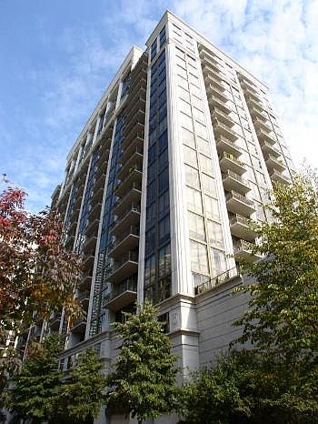 1st image of 1335 S Prairie Ave Unit 1402