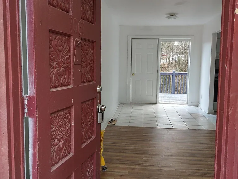 1061 Laurel Ln NW #A — Photo 2